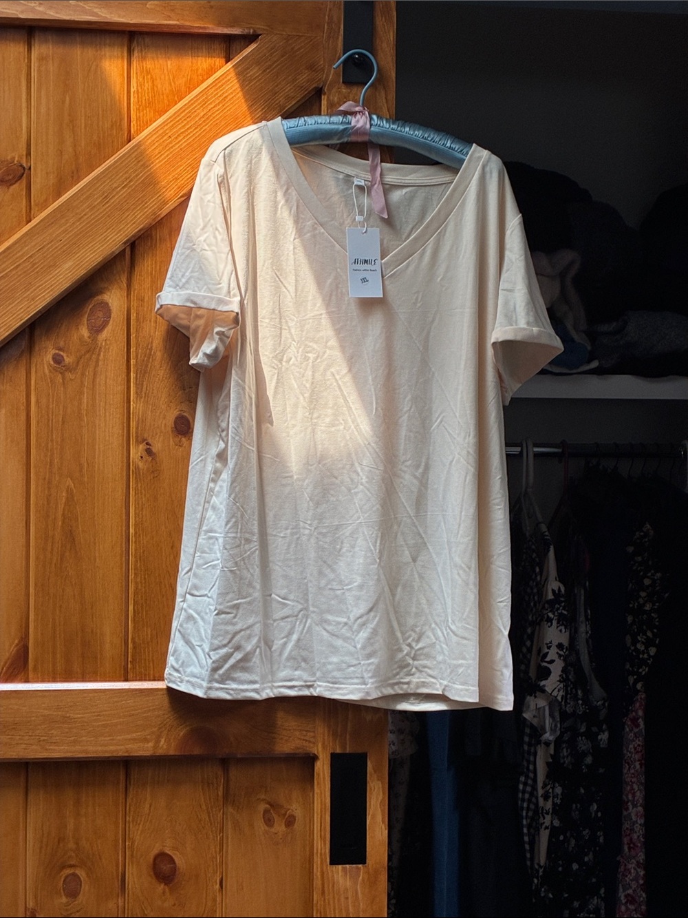 Women’s Cream V-Neck Short Sleeve Top